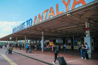 Antalya, havada yeni turist rekoru kırdı